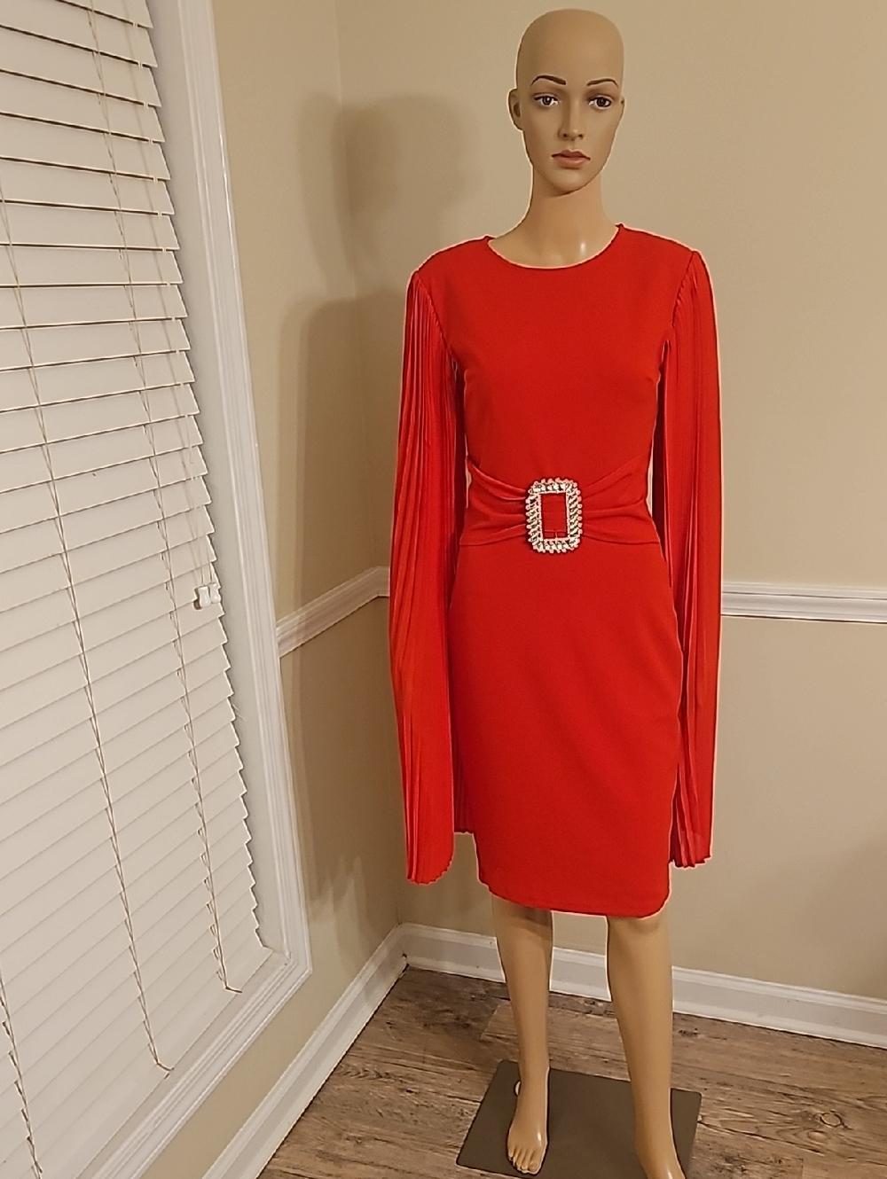 Red Long-Sleeve Pleated Bodycon Dress with Decorative Buckle